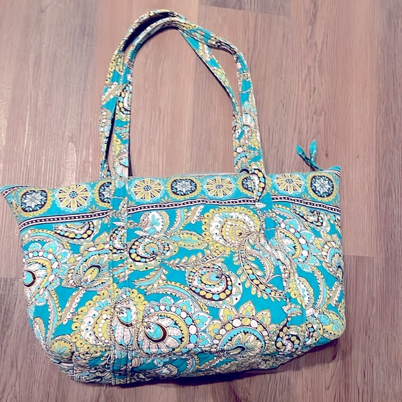 Vera Bradley retired Peacock print Bag- EUC - Picture 2 of 13